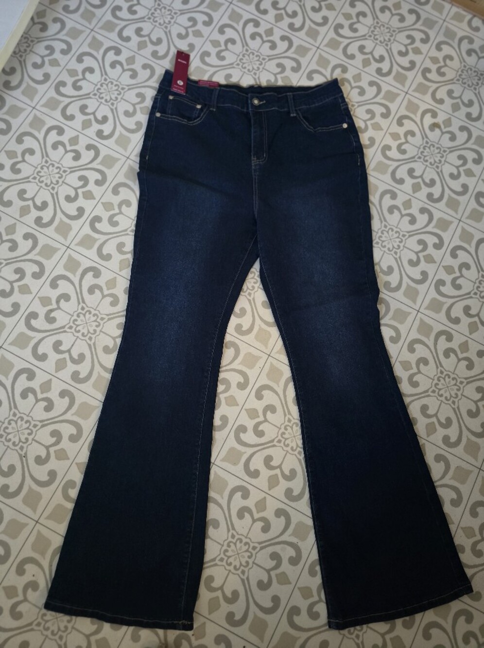 Bisual Women's Size 14 Dark Wash Stretch Midrise Boot Cut Jeans! NWT